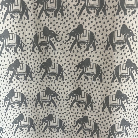 Pixley Stitch Fix Size S Gray White Elephant Print 3/4 Sleeve Roll Tab Blouse - Picture 7 of 10